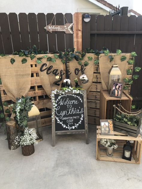 Cheap Graduation Party Ideas, Country Graduation Party, Chic Graduation Party, Country Graduation, Rustic Graduation Party, Boho Graduation, Girl Graduation Party, Grad Party Theme, Graduation Party Pictures