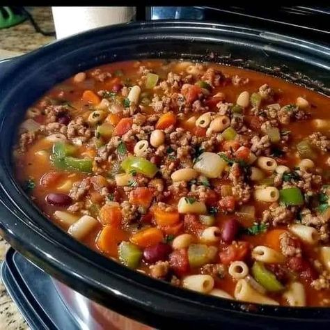 Mini Crockpot Recipes | A truly healthy crockpot Pasta Fagioli that is bound to be a hit with the family | Facebook Ground Beef And Veggies, Pasta Fagioli Soup Recipe, Beef And Veggies, Pasta Fagioli Recipe, Pasta Fagioli Soup, Crockpot Pasta Recipes, Fagioli Soup, Pasta Fagioli, Pasta E Fagioli