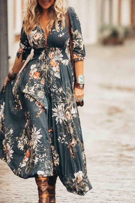 boho-chic maxi dress Sukienki Maksi, Maxi Dress Boho Chic, Look Boho Chic, Boho Styl, Chique Outfits, Mode Boho, Maxi Robes, Plus Size Womens Clothing, Types Of Skirts