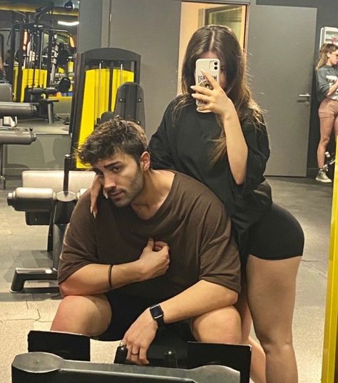 Couples Gym Pictures, Gym Men Motivation, Gym Couple, Rok Outfit, Gym Pictures, Gym Guys, Classy Couple, Couple Picture Poses, Fit Couples