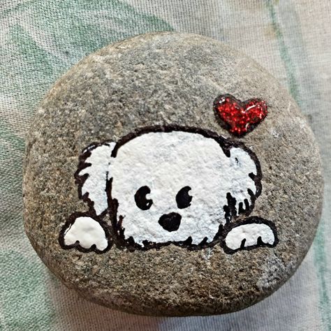 Puppy Painted Rocks, Rock Painting Dogs Easy, Cute Rock Painting Ideas Easy Animals, Dog Painted Rocks Ideas, Dog Painted Rocks, Painted Rocks Diy Easy, Easy Things To Paint On Rocks, Dog Rock Painting, Pet Rocks Craft