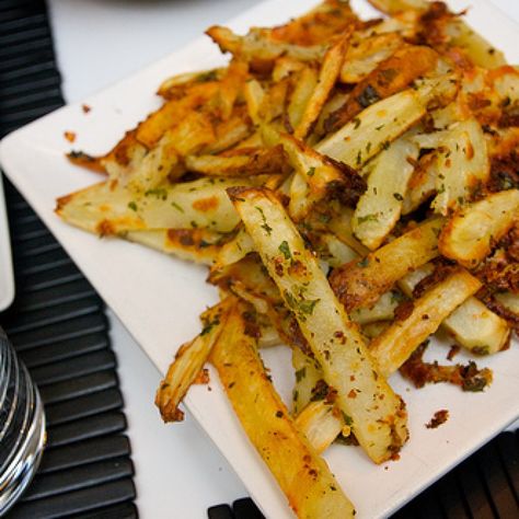 Italian Fries, Italian Potatoes, Edible Ideas, Yummy Fries, Fries Recipe, Nice Food, Fries In The Oven, Cinnamon Roll, French Fries