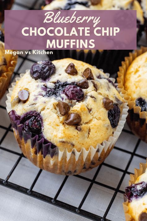 These baker-style Blueberry Chocolate Chip Muffins are easy and so fluffy. They are full of chocolate chips and blueberries. These sweet bakery style muffins are my favorite muffins to make for breakfast. Blueberry Chocolate Chip Muffins, White Chocolate Muffins, Homemade Blueberry Muffins, Bakery Style Muffins, Blueberry Chocolate, Simple Muffin Recipe, Homemade Muffins, Dessert Aux Fruits, Sweet Bakery