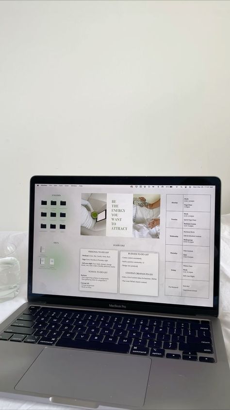 Desktop Wallpaper Organizer by Digital Diary SM onenotedigitalplanner #quarantineplanner Scheduling Organization, Macbook Organization, Macbook Hacks, Organizer Aesthetic, Weekly Planner Printable Templates, Macbook Aesthetic, Weekly Planner Design, Wallpaper Organizer, Weekly Schedule Planner