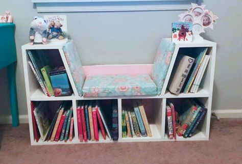 Diy Baby Bookshelf, White Book Shelf, Bookshelf Bench, Reading Nook Diy, Baby Bookshelf, Kids Playroom Storage, Nook Diy, Diy Bench Seat, Reading Nook Kids