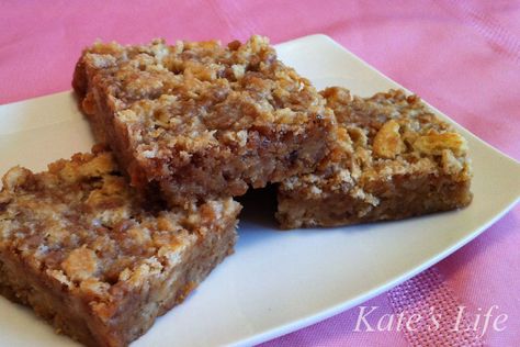 Skor Squares...3-ingredient indulgence! Ritz crackers, condensed milk, and Skor bars Skor Squares, Ritz Cracker Dessert, Skor Bars, Ritz Cracker Recipes, Heath Bar, Dessert Squares, Ritz Cracker, Baking Desserts, Cracker Recipes