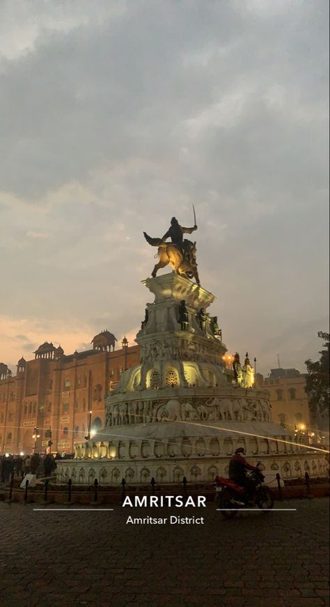 Gurudwara Sahib Wallpaper, Golden Temple Wallpaper, Guru Nanak Wallpaper, Travel Pose, Temple Photography, Beautiful Scenery Photography, Travel Picture Ideas, Best Snapchat, Beautiful Night Images