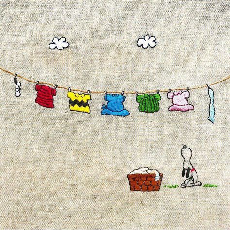 Doodle Embroidery, Snoopy Images, Peanuts Cartoon, Snoopy Pictures, Snoop Dog, Snoopy Love, Charlie Brown Peanuts, Embroidery Motifs, Doing Laundry