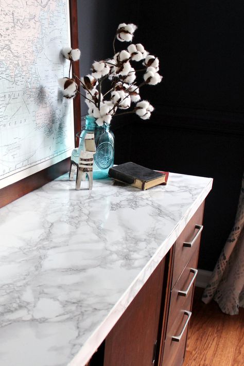 how to make a faux marble tabletop for under $10 #DIY #FauxMarble #Upcycle Console Makeover, Marble Diy, Marble Contact Paper, Kids Craft Supplies, Rustic Home Interiors, Marble Console, Interior Design Rustic, Local Furniture, Night Stands