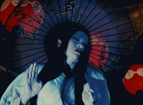 Memories of a geisha scene Memoir Of A Geisha, Geisha Aesthetic, Geisha Photography, Memories Of A Geisha, Japan Scrapbook, 2023 Bujo, Japanese Core, Horror Images, Asian Mythology