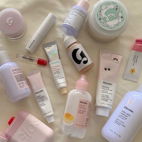 Glow Up Tips Aesthetic, Best Glossier Products, Romantasizing Life, Aesthetic Glossier, Glossier Aesthetic, Glossier Products, Skin Care And Makeup, Daily Makeup Routine, Pretty Skin Care