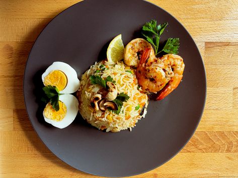 Plating Food Presentation Rice, Fried Rice Plating Presentation, Platting Ideas Food Simple, Fried Rice Plating Ideas, Plating Nasi Goreng, Fried Chicken Plating, Rice Presentation Ideas, Rice Plating Ideas, Rice Plating Presentation