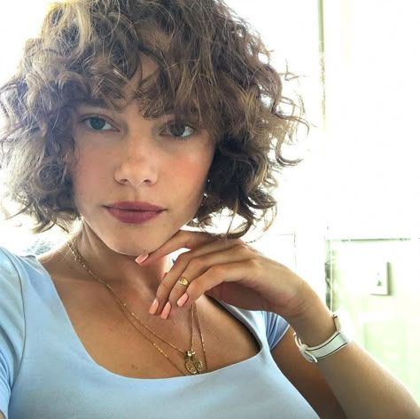 Wavy Highlights, Curly Bob Haircut, Curly Fringe, Bob Haircut Curly, French Bob, Curly Hair Photos, Curly Bangs, Haircut Inspiration, Beautiful Curls