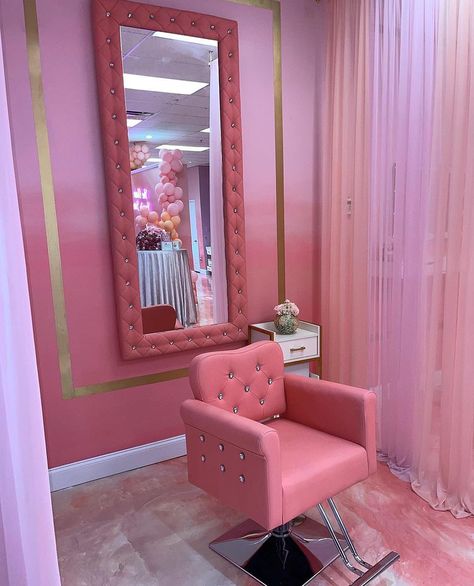 Makeup Studio Decor, Home Hair Salons, Beauty Room Salon, Home Beauty Salon, Spa Furniture, Spa Interior Design, Salon Suites Decor, Hair Salon Decor, Salon Suites