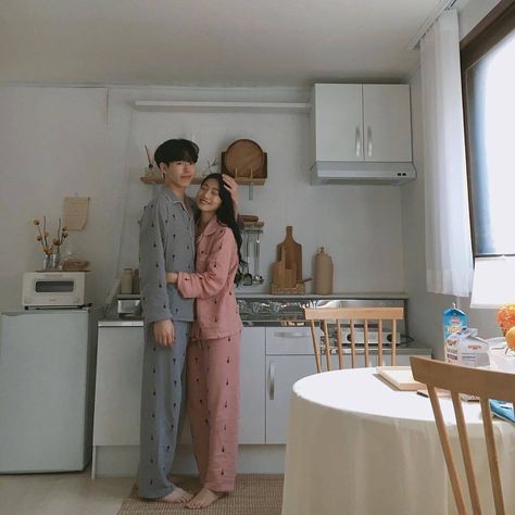 Pajamas Aesthetic, Korean Couple Photoshoot, Korean Best Friends, Couple Fits, Interesting Outfits, Couple Pajamas, Ulzzang Couple, Matching Couple Outfits, Korean Couple