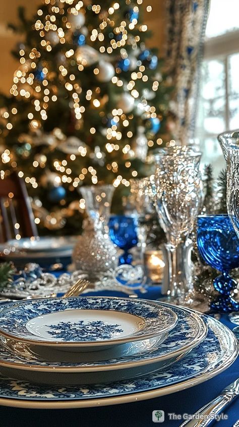 40 Inspiring Blue Christmas Decorations - The Garden Style White Christmas Tablescapes, Holiday Tablescapes Christmas, Christmas Tablescapes Elegant, Christmas Table Settings Elegant, Blue Christmas Decorations, Formal Dining Room Table, Christmas Dinner Table Settings, Christmas Table Ideas, Blue And White Christmas