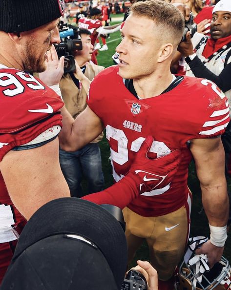 49ers Players, Nfl Football 49ers, Nfl 49ers, Christian Mccaffrey, 49ers Football, Sf 49ers, American Football Players, Football Photos, Men In Uniform