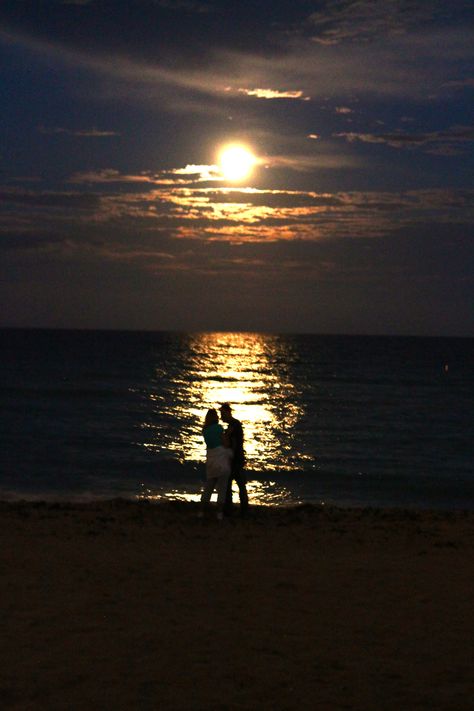 Moon over the Atlantic Ocean with Couples on North Miami Beach. Photo by Joshi Kiss On The Beach At Night, Couples On The Beach At Night, Ocean Couple, Moon Couple, Couples Beach Photography, Couple Beach Pictures, Moon Beach, Best Travel Destinations, Beach At Night