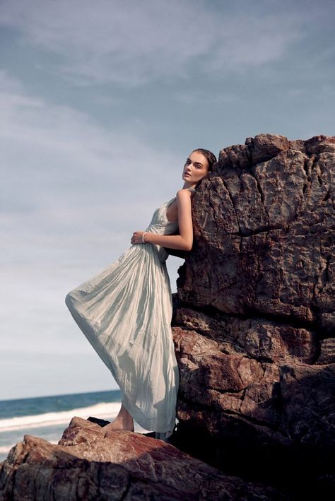 Photography: Jess LaFrankie. Makeup: Taylor Andrews. Model: Lily Blucher at Vivien’s Models. Beach Fashion Photography, Rock Photoshoot, Beach Fashion Shoot, Beach Fashion Editorial, Mode Poses, Beach Editorial, Beach Model, Nature Photoshoot, Photographie Portrait Inspiration