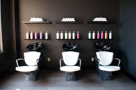 Backbar Ideas, Salon Backbar Ideas, Salon Backbar, Salon Shampoo Area, Salon Interior Design Ideas, Beauty Salon Interior Design, Salon Styling Chairs, Hair Salon Design, Hair Salon Interior