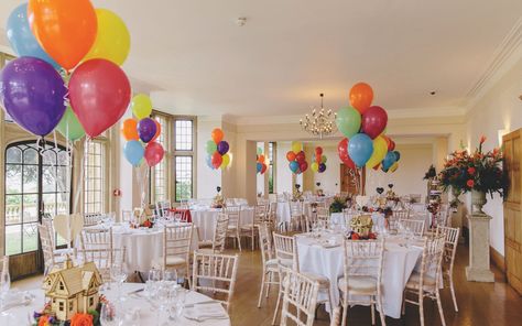 Up Wedding Theme Disney, Up Centerpieces Disney, Balloon Wedding Centerpieces, Up Wedding Theme, Up Themed Wedding, Disney Up Wedding, Balloon Table Centerpieces, Wedding Features, Wedding Disney