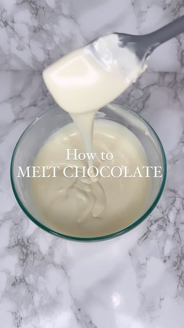 Best Way To Melt Chocolate For Dipping, How To Melt Chocolate Chips, Dipped Tampa, Melted Chocolate Recipes, Valentines Cocktails Drink Recipes, Chocolate Molds Recipe, Valentines Cocktails, Melt Chocolate For Dipping, Chocolate Hacks