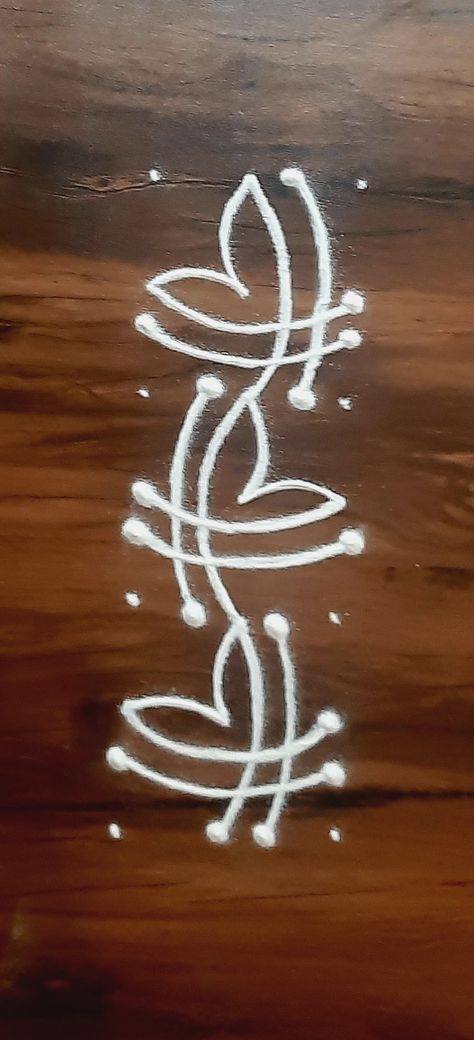 Side Rangoli Designs Easy, Small Free Hand Rangoli, Border Kolam, Simple Rangoli Kolam, Small Kolam, Border Rangoli, Dot Rangoli, Pulli Kolam, Baby Hammock