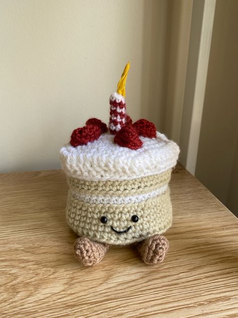 pattern available in stevscrochet etsy ♡ Crochet Jellycat Cake Pattern, Crochet Birthday Present Ideas, Crochet Ideas For Birthday, Crochet Jelly Cat Pattern, Crochet Ideas For Presents, Crochet Ideas For Mom Gifts, Crochet Birthday Presents, Jellycat Crochet Pattern, Jelly Cat Crochet