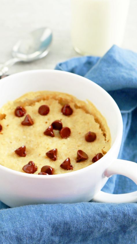 chocolate chip cookie mug cake #chocolatemugcake #mugcake #cookiemugcake Chocolate Chip Mug Cake Recipe, Chocolate Chip Cookie Mug Cake, Cookie Mug Cake, Banana Bread Mug, Cookie Mug, Chocolate Chip Mug Cake, Peanut Butter Mug Cakes, Chip Mug, Cheesecake Oreo