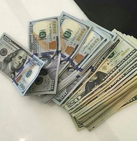 It's never too early or later to make this cash with me HMU . Flip Cash, Money Stacks, Money Pictures, Money On My Mind, Fast Cash, Quick Cash, Money Magnet, Money Goals, Money And Happiness