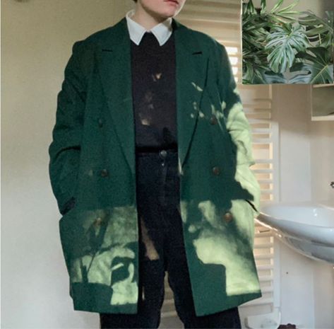 Green Light Outfit, Green Outfit Male Aesthetic, Poet Outfit Men, Poet Fashion Aesthetic, Mens Fashion Genz, Green Light Academia Outfit, 80s Green Outfit, Green Outfit Inspo Men, Poet Aesthetic Clothes