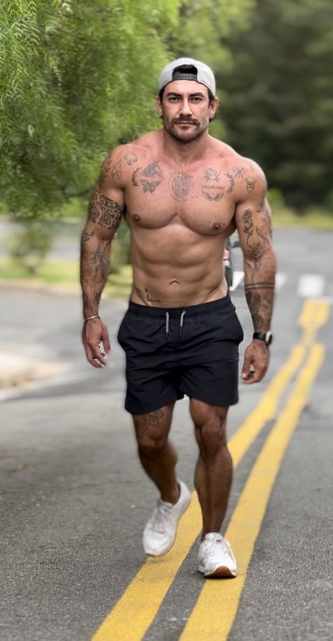 Tattoo Muscle Men, Bump Helmet, Men Pics, Tatted Men, Bad Quotes, Man Tattoo, Men Tattoo, Muscle Man, Ripped Body