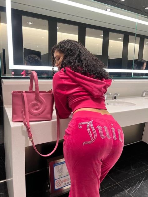 Girly Track Suit, Juicy Couture Track Suit Hot Pink, Juicy Cotoure Fits, Juicy Cotoure Tracksuits, Juicy Couture Pink Aesthetic, Juicy Couture Track Suit Aesthetic, Pink Juicy Couture Track Suit, Juicy Couture Aesthetic, Sweatsuits For Women