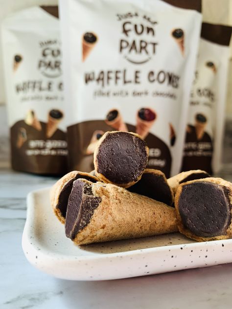 Chocolate Cone, Chocolate Recipes Homemade, Chocolate Waffles, Cupcake Recipes Chocolate, Waffle Cone, Cake Packaging, Food Babe, Delicacy Food, Edible Food