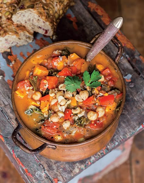 Recipe: 'Oh She Glows' Soul-Soothing African Peanut Stew | CBC Life Peanut Stew Vegan, Vegan Stew Recipes, African Peanut Stew, Peanut Stew, Oh She Glows, Vegan Stew, Vegan Comfort Food, Vegetarian Soup, Easy Appetizer Recipes