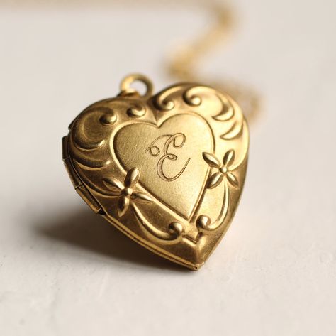 Initial Locket Necklace, Unique Locket Necklace, Locket Necklace Heart, Vintage Locket Necklace, Vintage Heart Locket, Locket Jewelry, Engraved Locket, Gold Heart Locket, Vintage Locket