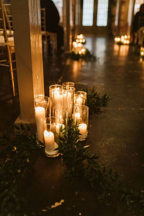 Candle Lit Wedding, Marriage Reception, Wedding Alters, Floral Design Wedding, Wedding Decorating, Easy Wedding, Wedding Dresses Bridesmaids, Boutique Wedding, Indoor Ceremony