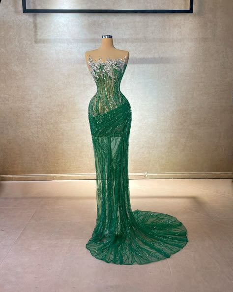 Ball Wedding Gowns, Goddess Exclusive, Singer Life, 2nd Wedding Dresses, Fashion Thoughts, Prom Dress Inspo, Matric Dance, Emerald Dresses, Chic Dress Classy