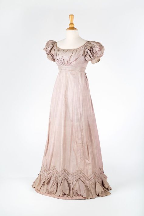 Collections - Elmbridge Museum: Elmbridge Museum Website 1820s Dress, 1820s Fashion, Pink Wardrobe, Regency Gown, Regency Era Fashion, Silk Evening Dress, Regency Dress, Regency Fashion, 19th Century Fashion