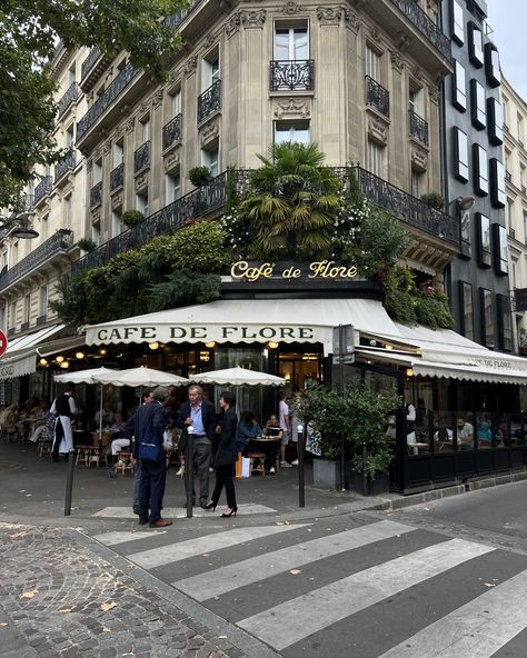 PARIS - 10 PRETTIEST CAFES PARIS - 10 PRETTIEST CAFES Cafe Le Fleur Paris, Cafe Flore Paris, Cafe Italy, Paris Aesthetics, Paris Rooftops, Paris Dream, Parisian Cafe, Parisian Vibes, French Cafe