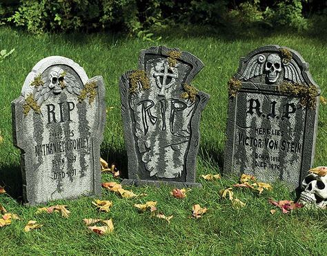 Headstones Decorations, Halloween Yard Signs, Halloween Lawn, Halloween Party Props, Halloween Graveyard, Halloween Tombstones, Decorative Garden Stakes, Halloween Yard Decorations, Halloween Scene