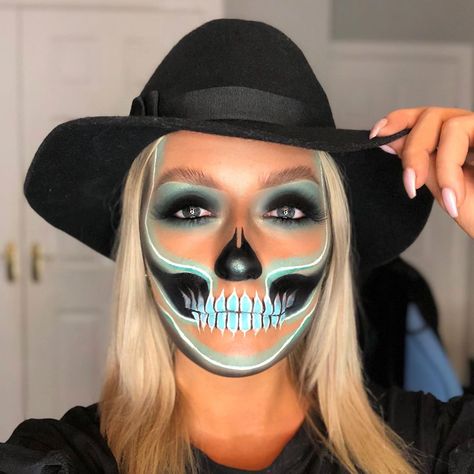 Skull Halloween Costume, Sharp Liner, Pop Art Zombie, Halloweenský Makeup, Neon Skull, Holloween Makeup, Halloween Makeup Diy, Punk Makeup, Skeleton Makeup