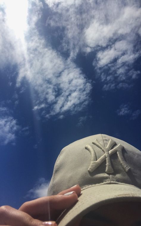 #cap #ny #beach #girl #aesthetic #sky #clouds #summer #summervibes Ny Cap Aesthetic, Boy With Cap Aesthetic, Girl With Cap Aesthetic, Cap Selfie, Aesthetic Sky Clouds, Cap Aesthetic, Black Mask Aesthetic, Ny Cap, Nandi Hills