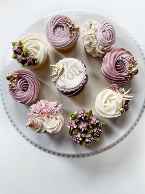 Bridgerton Cupcakes, Bridgeton Theme, Tea Party Cupcakes, Cupcake Tutorial, Cupcake Flavors, Sweet Cupcakes, Naming Ceremony, Themed Cupcakes, Edwardian Fashion