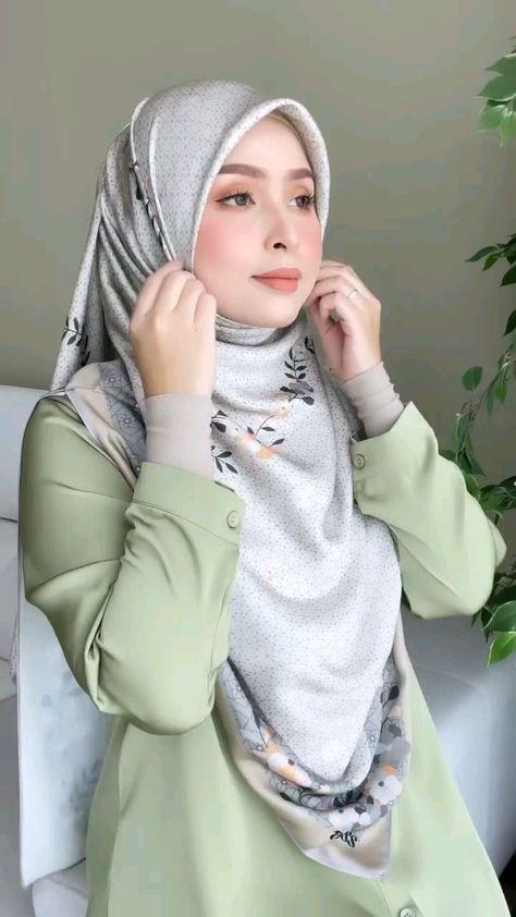 Easy Hijab Style, How To Wear Hijab, Fesyen Islam, Baju Kahwin, Hijab Model, Tutorial Hijab Pashmina, Simple Hijab Tutorial, Estilo Hijab, Stile Hijab