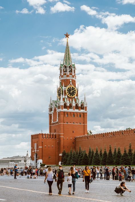 Russia Red Square, Moscow Photography, Russia Culture, Red Square Moscow, Moscow Red Square, Moscow Travel, Moscow Kremlin, Disney Vacation Planner, Russia Travel