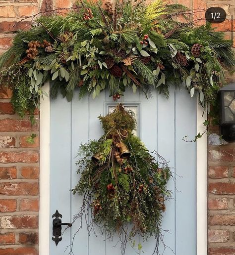 Natural Christmas Wreaths, Front Door Swag, Foliage Arrangements, Green Cottage, Cottage Wreath, Front Door Christmas Decorations, Hypericum Berries, Cottage Door, Natural Christmas Decor