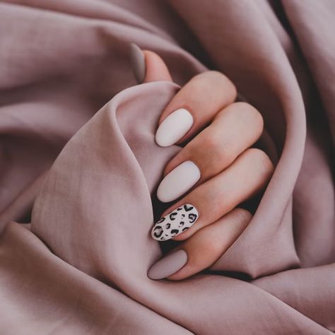 Woman&apos;s hand with a beautiful oval-shaped manicure. Autumn trend, beige color polishing with leopard pattern on nails with gel polish, shellac. Nail Design Kit, Nail Polish Colors Summer, Fall Nail Polish, Fall Manicure, Leopard Print Nails, Cute Nails For Fall, Nail Polish Kits, Oval Nails, Nail Polish Designs