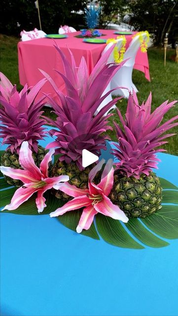 Luau Centerpieces Diy, Luau Centerpiece Ideas, Luau Graduation Party Ideas, Hawaiian Centerpiece Ideas, Diy Luau Party Decorations, Hawaiian Centerpieces, Luau Centerpieces, Margaritaville Party, Pineapple Palm Tree