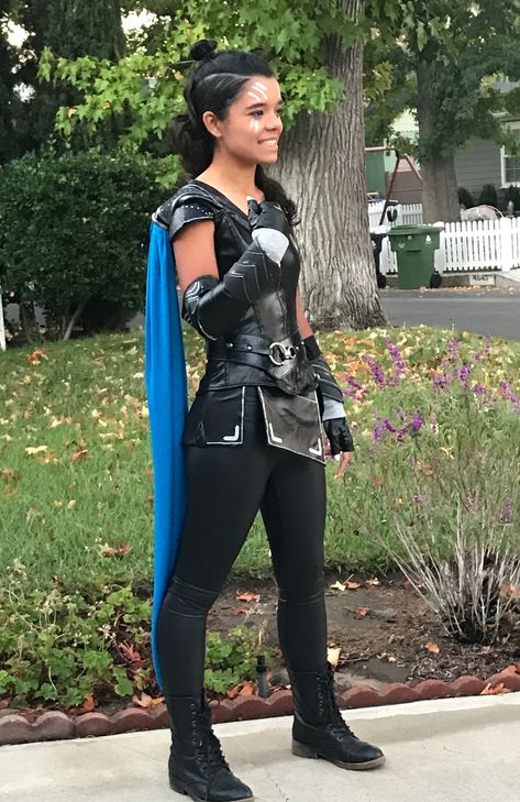 Marvel cosplays Valkyrie Costume Marvel, Marvel Woman Costumes, Cosplay Ideas Marvel, Diy Marvel Costumes For Women, Female Marvel Costumes, Cartoon Character Costumes For Women, Marvel Costume Ideas For Women, Marvel Avengers Costumes, Easy Marvel Costumes